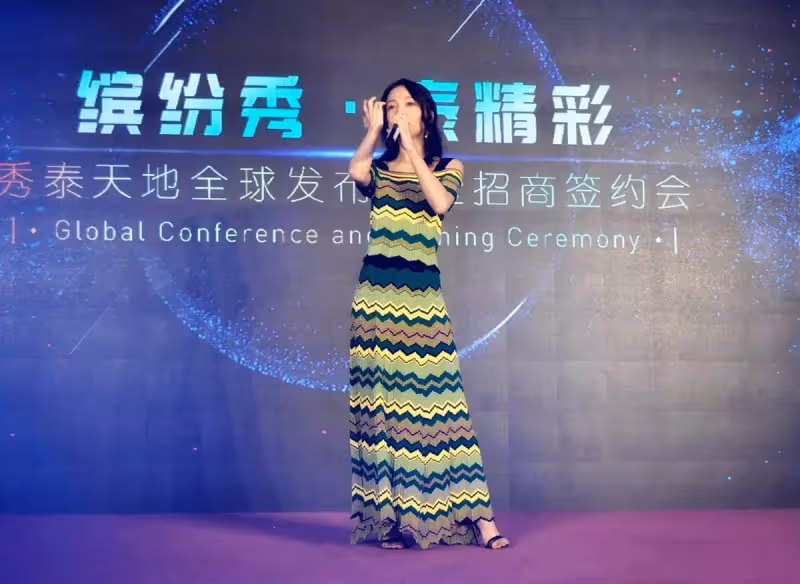 張韶涵才穿完「藕片裝」,又穿上了半透明短褲,安全褲都比它長!網友:這時尚真難懂