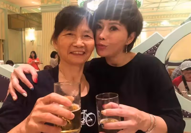 詹雅雯患帕金森氏症,20歲出道扛家計四處奔波終於還完債,吃素20年不再執著:餘生以父母方便為先