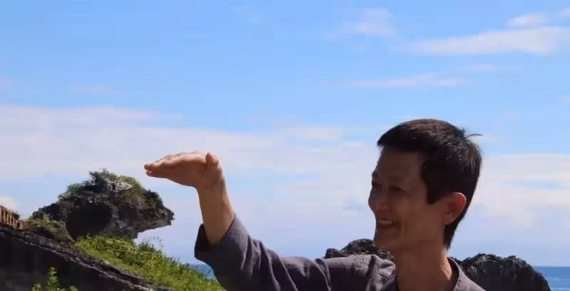 阿西退休生活曝光,山居15年「觀音牽線買800坪地」 親自種植蔬果,常年茹素「養雞養鴨」:不吃肉不殺生