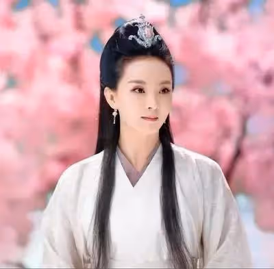 23歲嫁豪門當後媽,跪地給皇族婆婆洗腳,被親兒罵豬頭,今重拾事業活出自己.