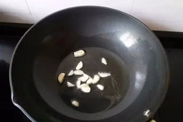 拌飯拌面都無敵，做法也不難，鮮香開胃好下飯！