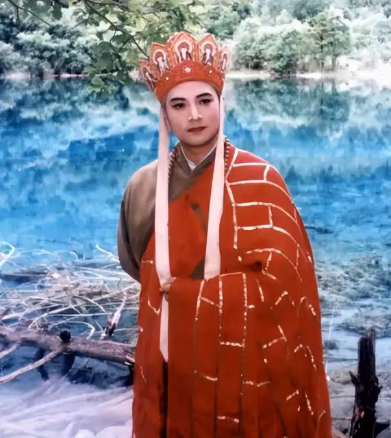 7位「傍富婆」的男星，有人不敢出軌，有人32年不敢喊「老婆」