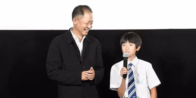 7位「傍富婆」的男星，有人不敢出軌，有人32年不敢喊「老婆」