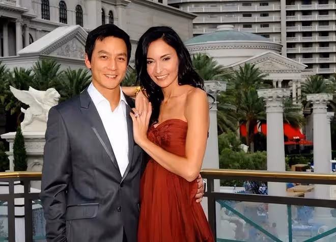 7位「傍富婆」的男星，有人不敢出軌，有人32年不敢喊「老婆」