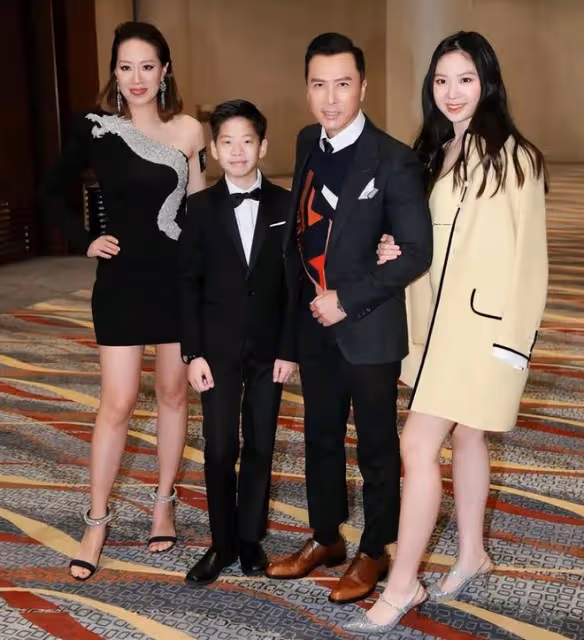 7位「傍富婆」的男星，有人不敢出軌，有人32年不敢喊「老婆」