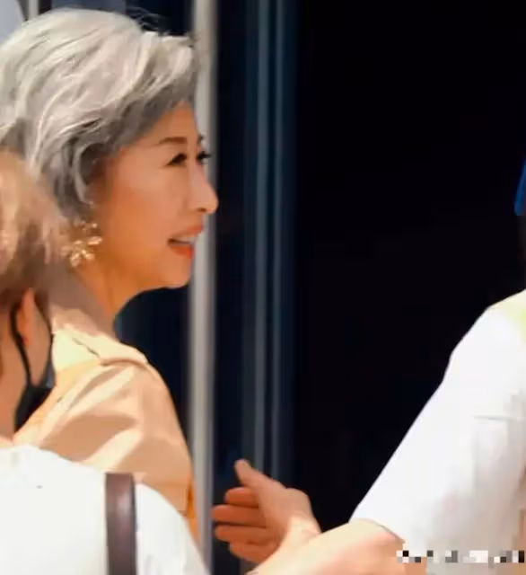 精緻女人天花板,60歲葉倩文一生都在追求美,每次出場都是風景