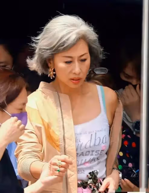 精緻女人天花板,60歲葉倩文一生都在追求美,每次出場都是風景