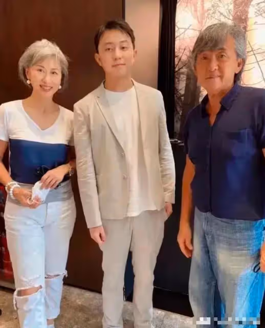 精緻女人天花板，60歲葉倩文一生都在追求美，每次出場都是風景