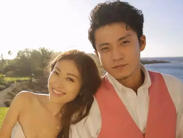 小粟旬：結婚10年，老婆給他生了3個孩子，還是不改花心本色