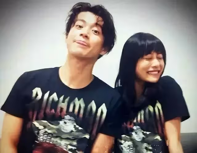 小粟旬：結婚10年，老婆給他生了3個孩子，還是不改花心本色