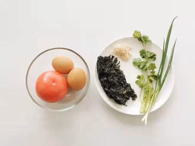 紫菜蛋花湯，拿捏好「2點」，蛋花完整，湯無渣，幾分鐘做一碗