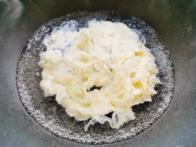 紫菜蛋花湯，拿捏好「2點」，蛋花完整，湯無渣，幾分鐘做一碗