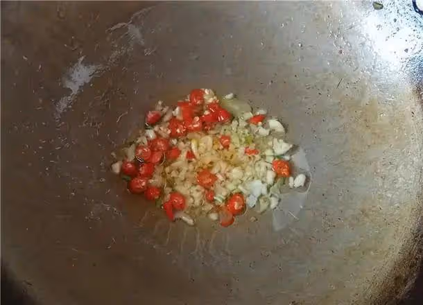 拌黃瓜時，切完切忌直接拌！多加這1步，黃瓜又香又脆，更入味