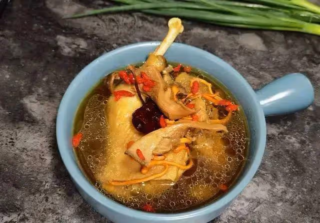 夏天出汗多喝湯，這七道湯品就不錯，味美營養又可生津解渴