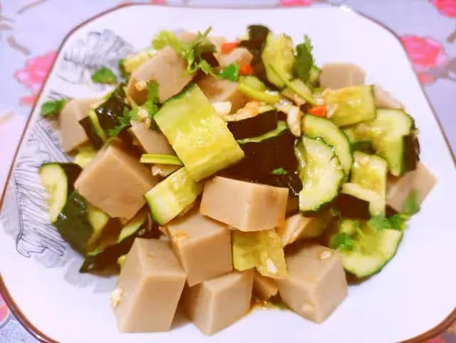 夏天天熱，記得多做這幾種瓜類的應季家常菜，簡單方便，營養清淡