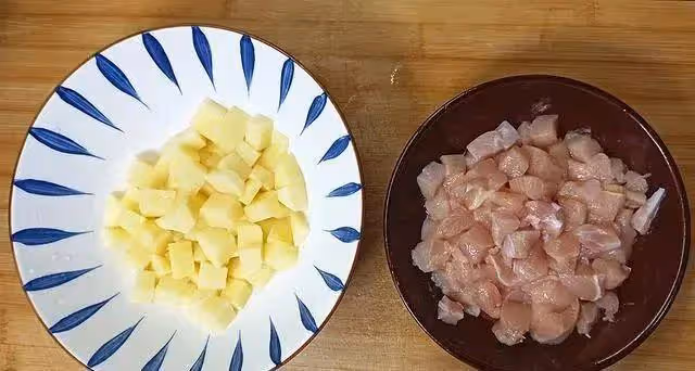 小炒雞胸肉這種做法，鮮嫩入味，香氣濃郁，營養味美，孩子愛吃