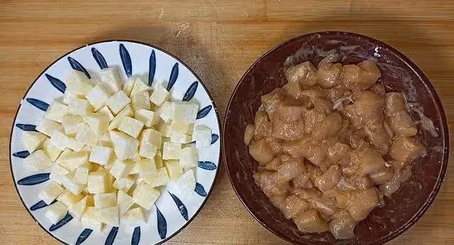 小炒雞胸肉這種做法，鮮嫩入味，香氣濃郁，營養味美，孩子愛吃