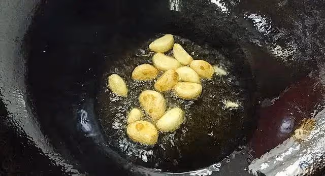 小炒雞胸肉這種做法，鮮嫩入味，香氣濃郁，營養味美，孩子愛吃