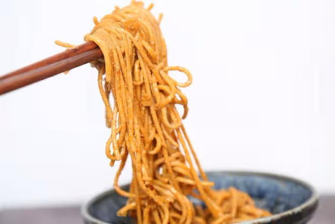 酸辣涼拌面：酸辣開胃又解膩，好吃到一掃而光！