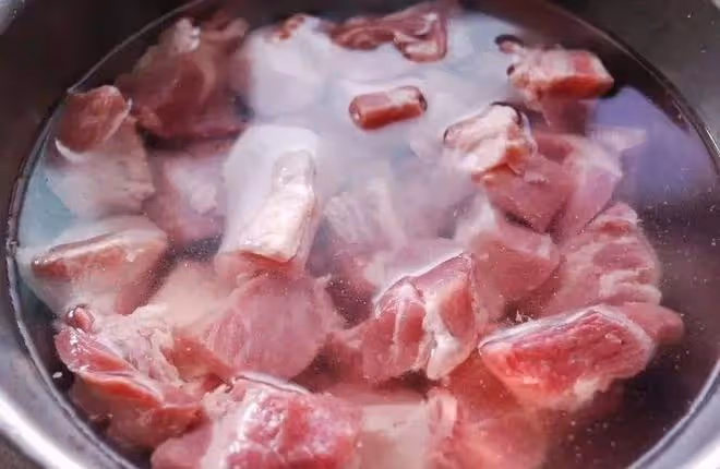 燉排骨時，記住「1放3不放」，肉香味又正，關鍵還沒腥味