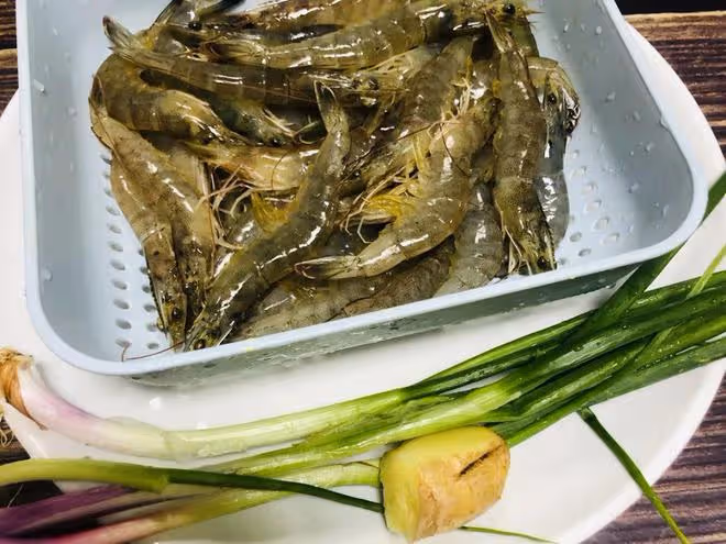 白灼蝦，用這做法8分鐘就完事，蝦肉緊實Q彈，一點腥味也沒有