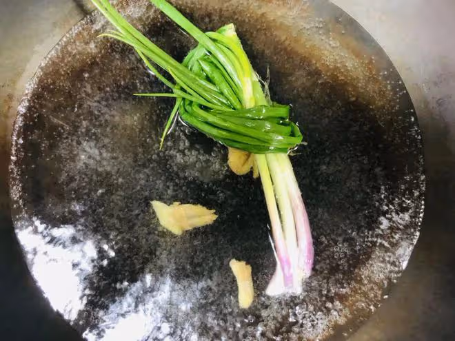 白灼蝦，用這做法8分鐘就完事，蝦肉緊實Q彈，一點腥味也沒有