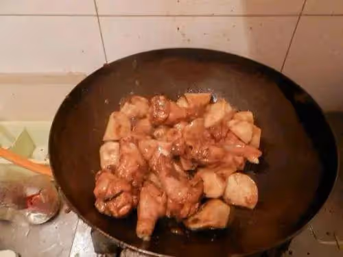 雞腿燉土豆,是焯水還是直接燉?大廚教雞腿燉土豆的正確做法