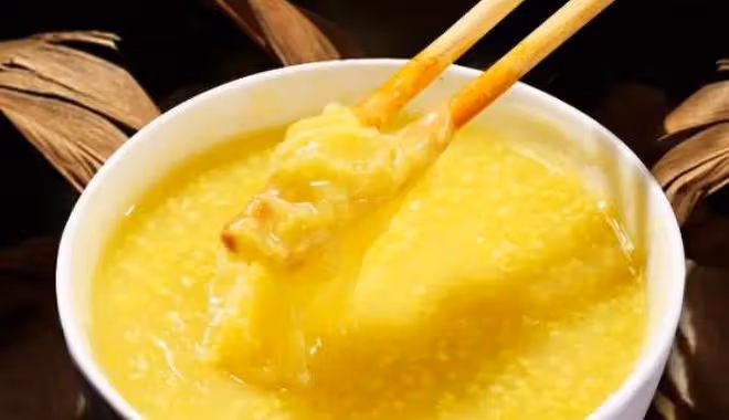 煮小米粥，牢記4點竅門，小米粥米油厚香味濃，比直接下鍋煮好喝