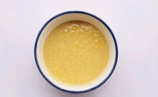 煮小米粥，牢記4點竅門，小米粥米油厚香味濃，比直接下鍋煮好喝