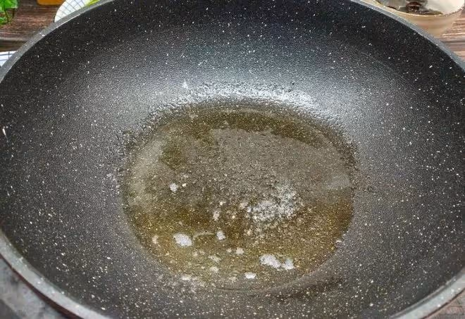 煎荷包蛋，別只會放油，多加2步，又圓又嫩還不粘鍋