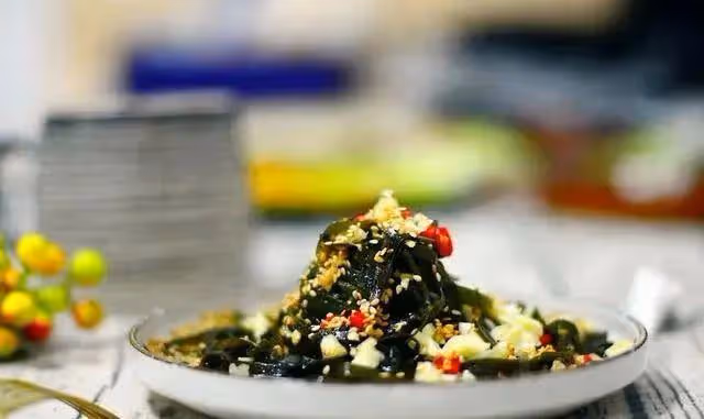 涼拌海帶絲：沒胃口就吃它，做法簡單，香辣爽口無腥味，超下飯