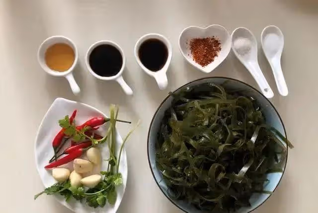 涼拌海帶絲：沒胃口就吃它，做法簡單，香辣爽口無腥味，超下飯