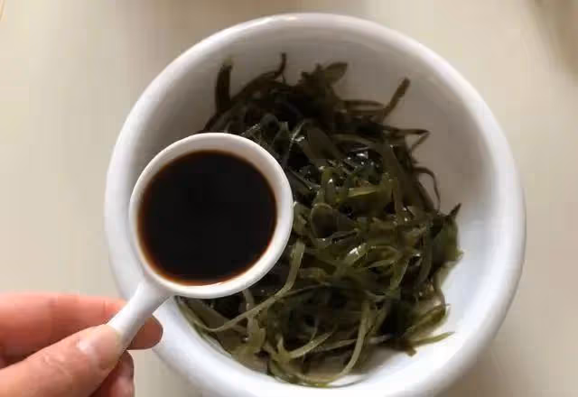 涼拌海帶絲：沒胃口就吃它，做法簡單，香辣爽口無腥味，超下飯