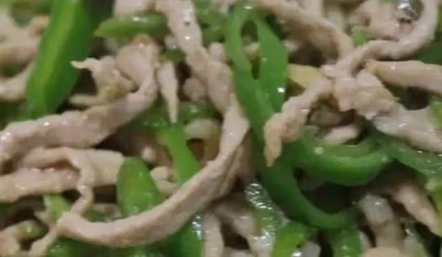 青椒炒肉絲這2步很關鍵，很多人不懂，難怪肉絲粘鍋，青椒不翠綠