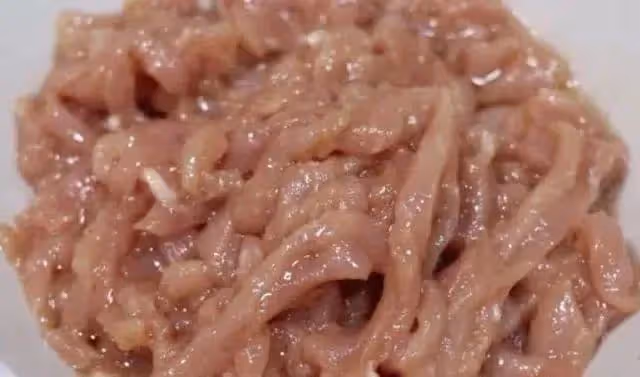 青椒炒肉絲這2步很關鍵，很多人不懂，難怪肉絲粘鍋，青椒不翠綠