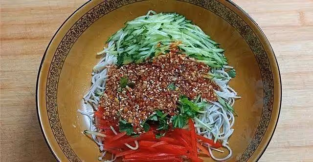 教你涼拌金針菇的家常做法,脆爽可口,營養又好吃還不塞牙
