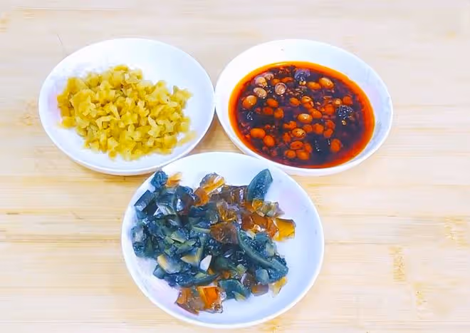 飯店裡皮蛋豆腐為啥那麼好吃？那是多加了這1步，怪不得咸香味美