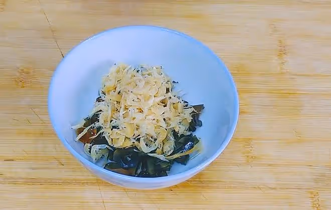 飯店裡皮蛋豆腐為啥那麼好吃？那是多加了這1步，怪不得咸香味美