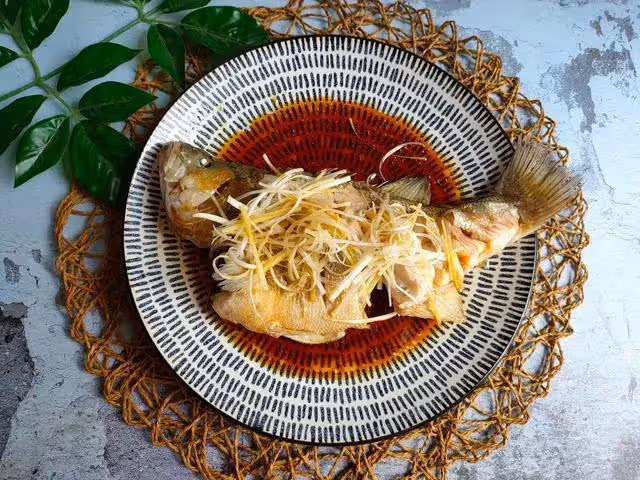 做清蒸魚，蒸幾分鐘最合適？不少人搞錯了，難怪魚肉不嫩、腥味重
