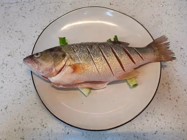 做清蒸魚，蒸幾分鐘最合適？不少人搞錯了，難怪魚肉不嫩、腥味重