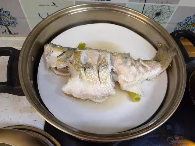 做清蒸魚，蒸幾分鐘最合適？不少人搞錯了，難怪魚肉不嫩、腥味重