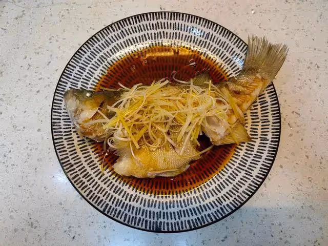 做清蒸魚，蒸幾分鐘最合適？不少人搞錯了，難怪魚肉不嫩、腥味重