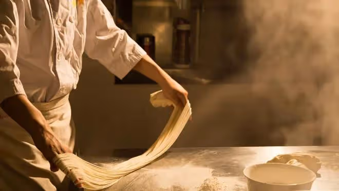 煮麵條時用開水還是冷水？很多人都煮錯了學會這招麵條勁道不黏糊