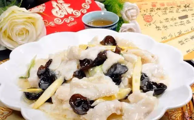 原來溜魚片的做法如此簡單，幾步就上桌，魚肉鮮嫩入味還不碎