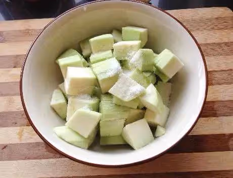 茄子新吃法，拌一拌烙一烙就出鍋，不加一滴水，香軟營養還健康