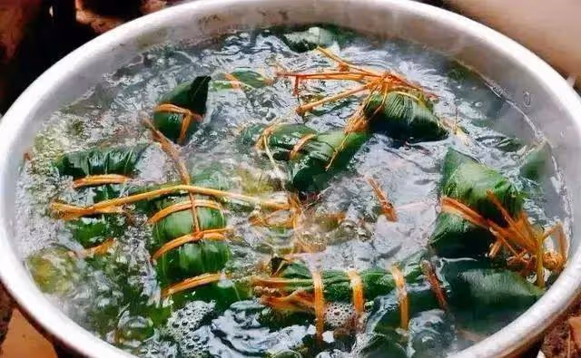 煮粽子，想要粽子軟糯香甜不夾生，這「3步」要牢記，趕緊收藏好