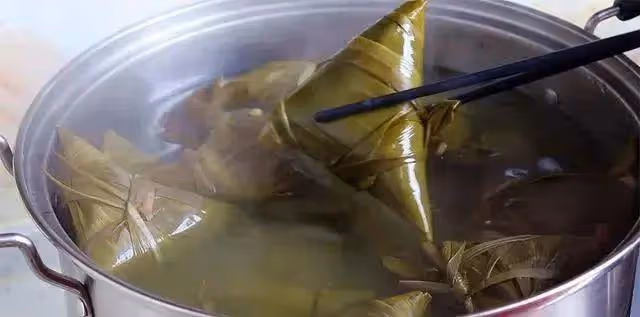 煮粽子，想要粽子軟糯香甜不夾生，這「3步」要牢記，趕緊收藏好