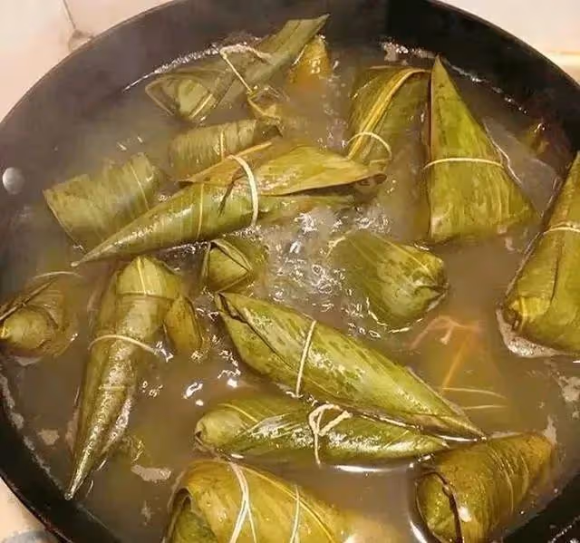 煮粽子，想要粽子軟糯香甜不夾生，這「3步」要牢記，趕緊收藏好