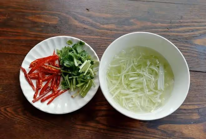 豆腐這樣吃，不炒不燉，澆點汁就是美味，太好吃了