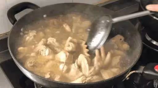 老祖宗傳下的燉雞秘方：這樣做，雞湯濃白，雞肉更鮮嫩好吃！